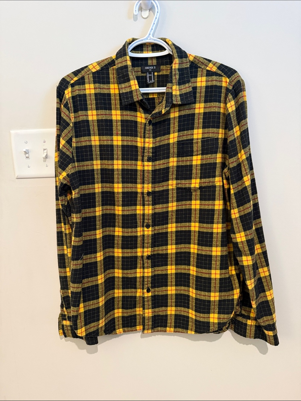Forever 21 Men’s Black and Yellow Plaid Button-Down Shirt M